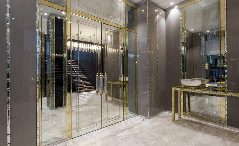 The luxury entrance hall