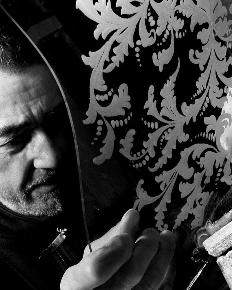 Master Otello while engraving