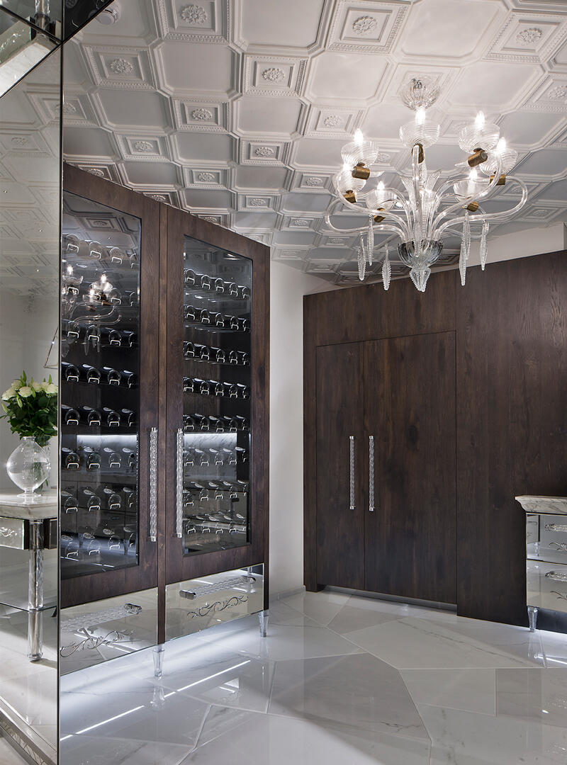 WINE Cooler with engraved decorations