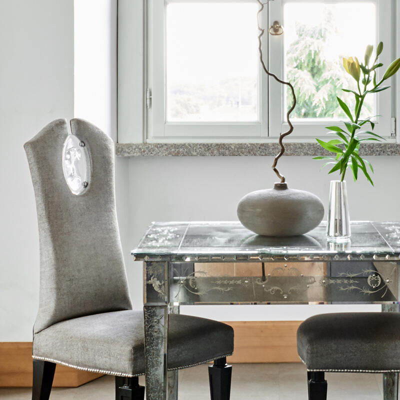 Egle Chairs and Putto Table