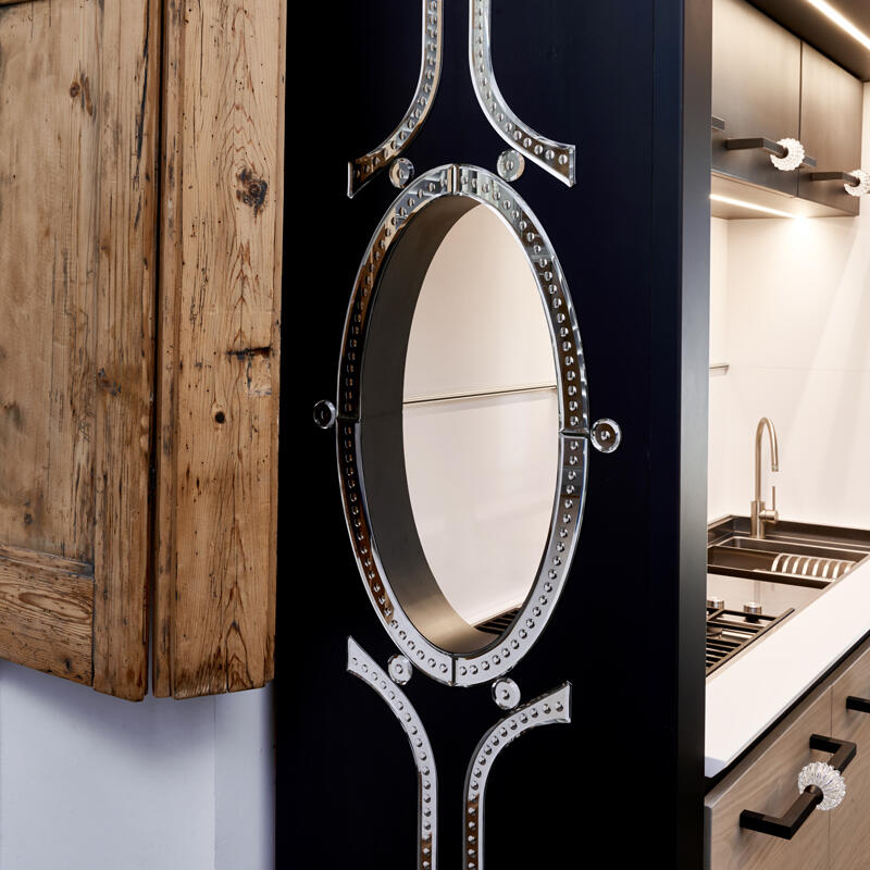 Florea hand-bevelled mirror elements